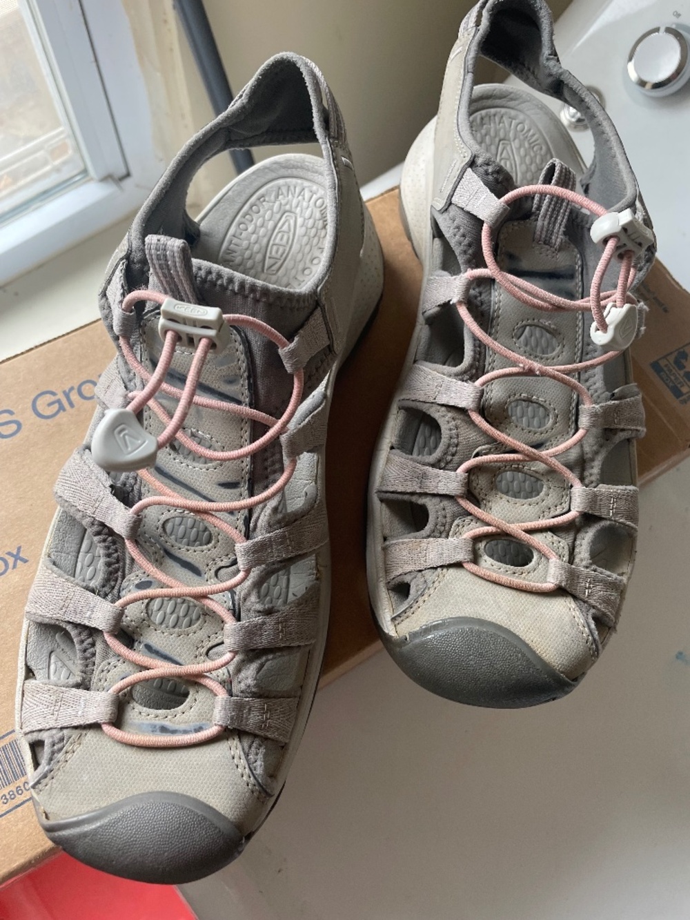 Keen Astoria West Sandal Women’s size 11 Gray Water Shoes with Flaws Hiking